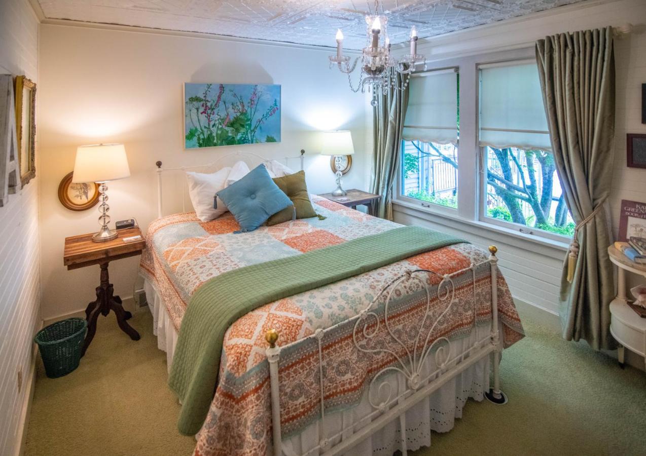 Clementine'S Guest House & Vacation Rentals Асторія Екстер'єр фото