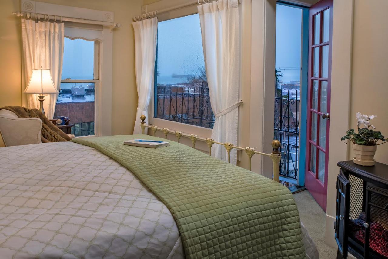 Clementine'S Guest House & Vacation Rentals Асторія Екстер'єр фото