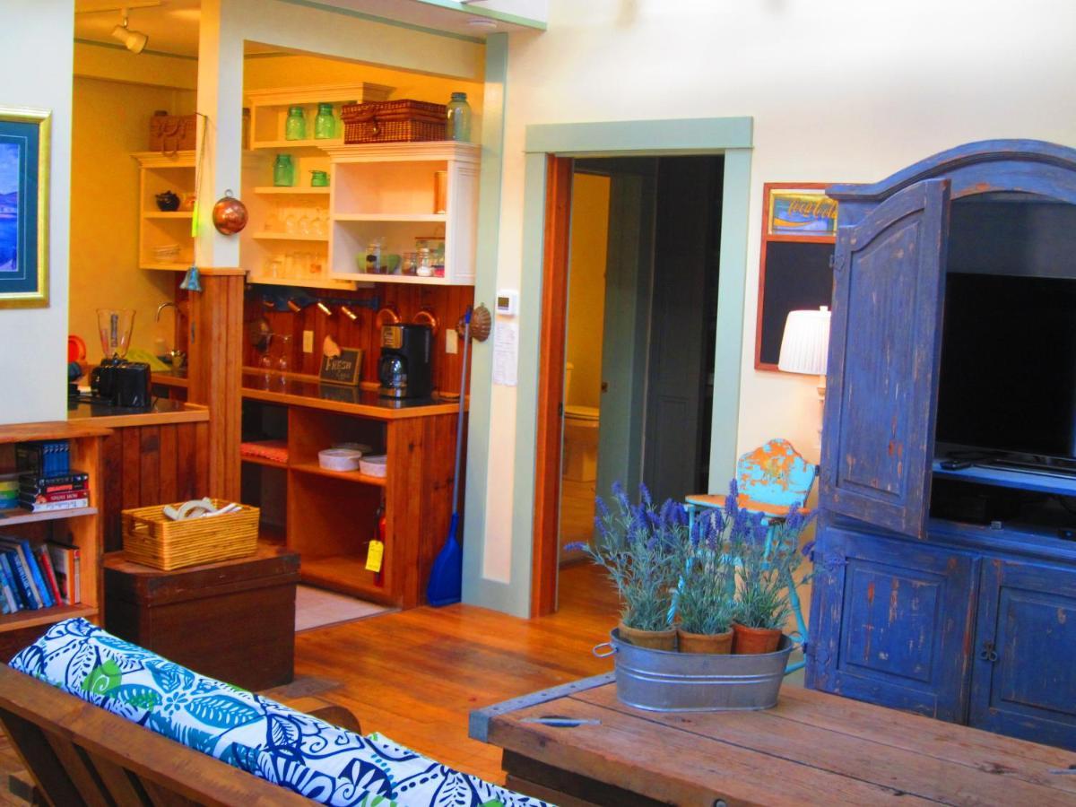 Clementine'S Guest House & Vacation Rentals Асторія Екстер'єр фото