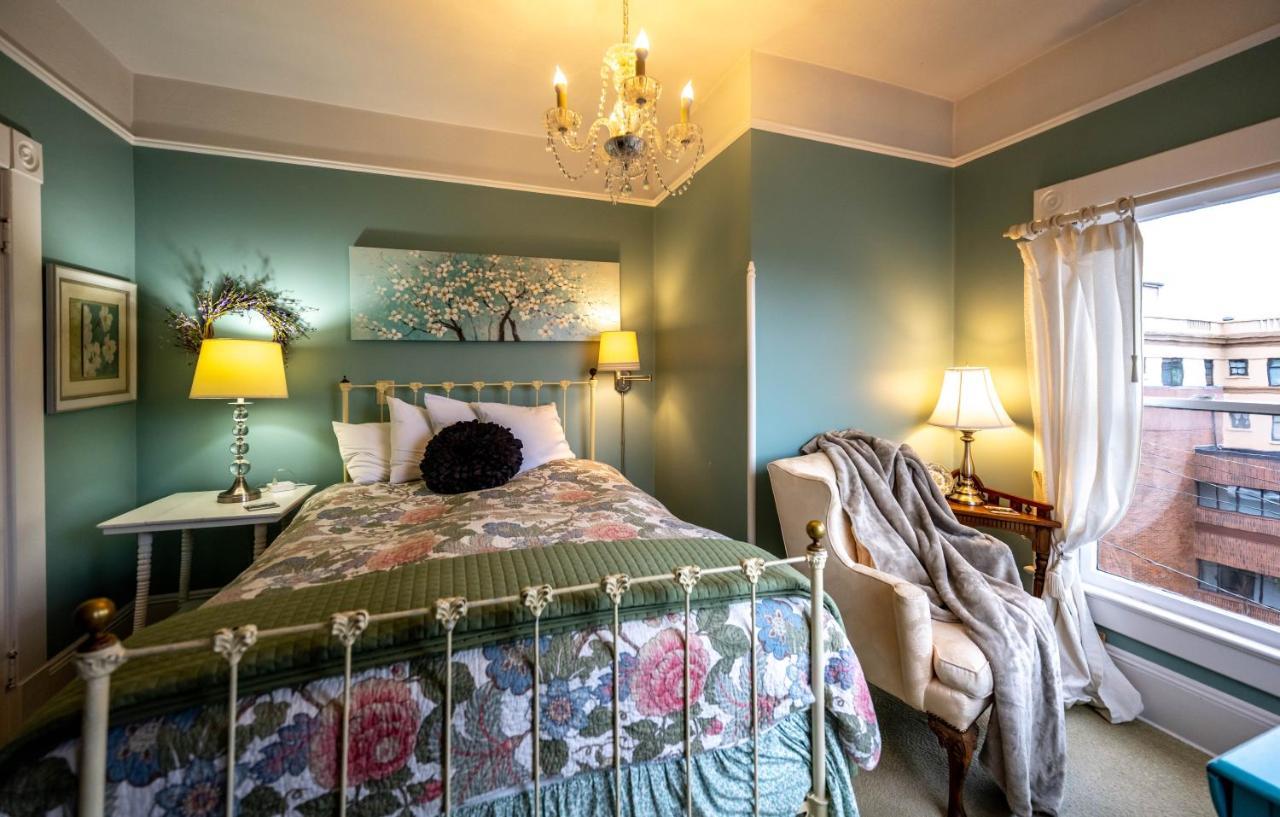 Clementine'S Guest House & Vacation Rentals Асторія Екстер'єр фото
