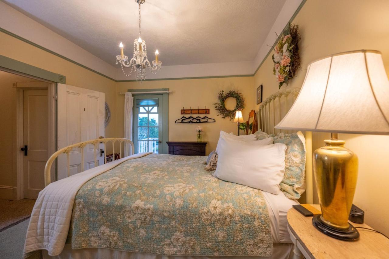 Clementine'S Guest House & Vacation Rentals Асторія Екстер'єр фото