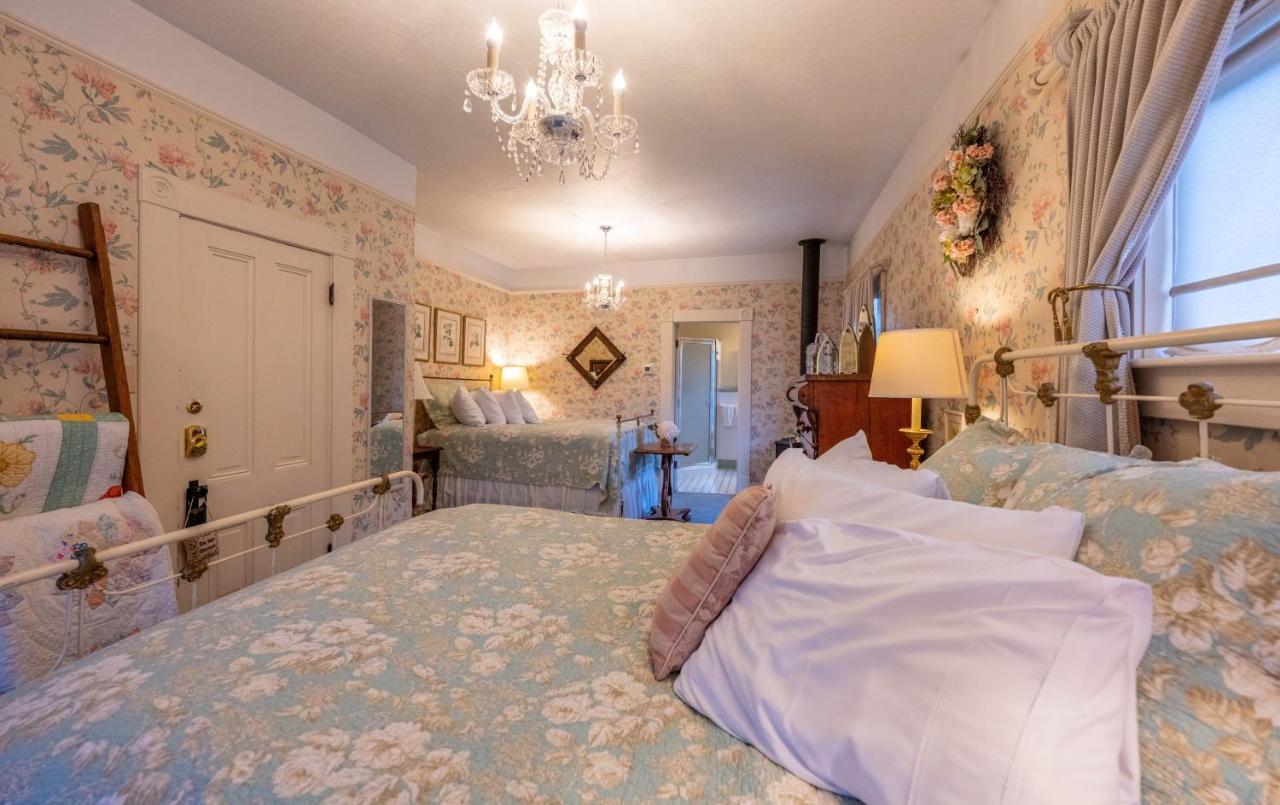 Clementine'S Guest House & Vacation Rentals Асторія Екстер'єр фото