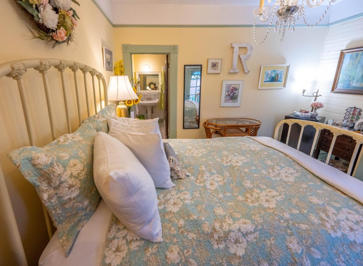 Clementine'S Guest House & Vacation Rentals Асторія Екстер'єр фото