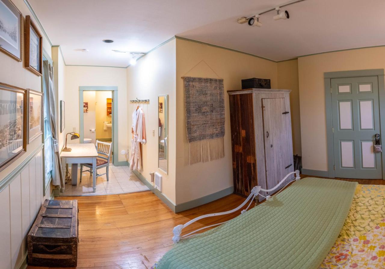 Clementine'S Guest House & Vacation Rentals Асторія Екстер'єр фото