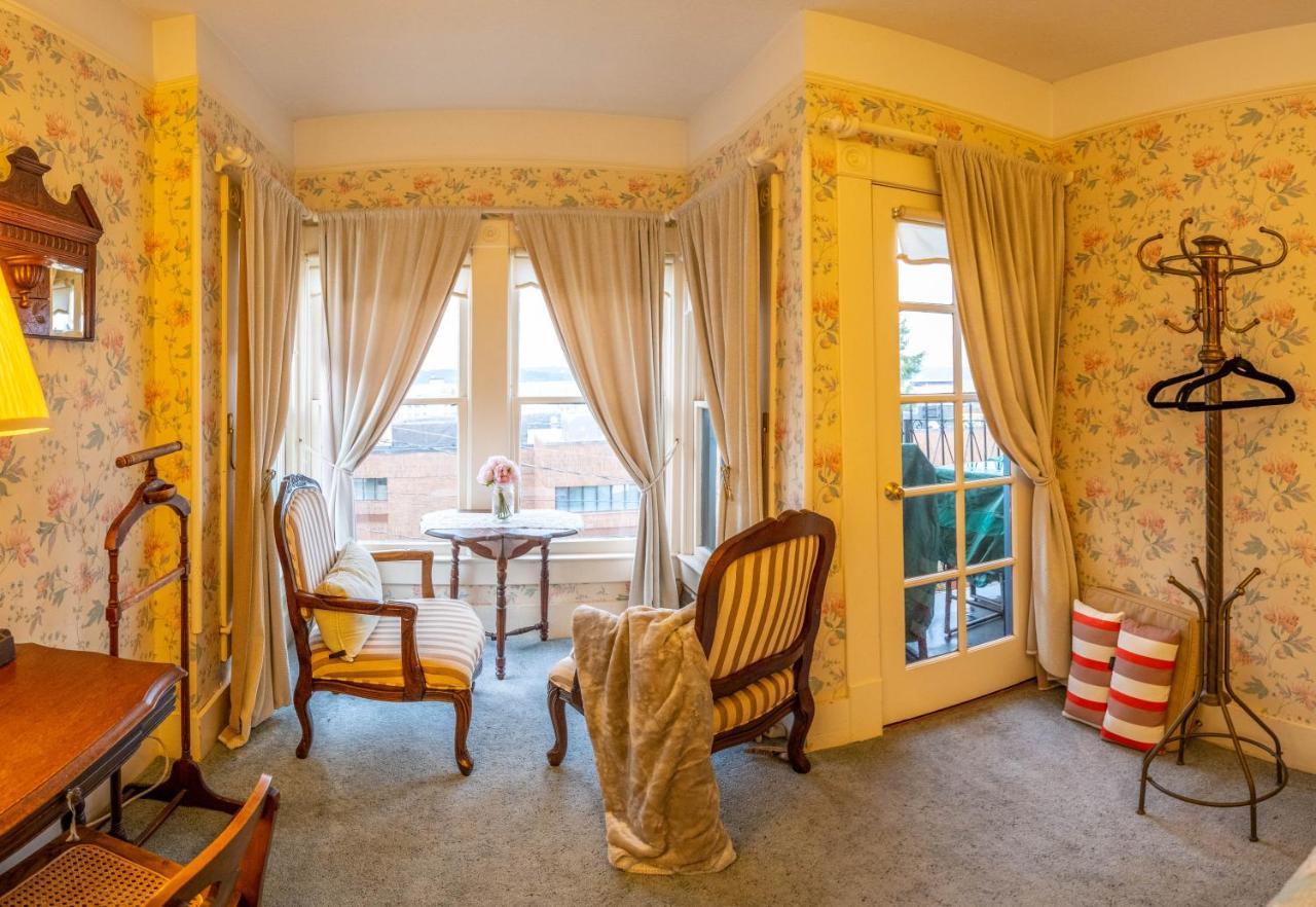 Clementine'S Guest House & Vacation Rentals Асторія Екстер'єр фото