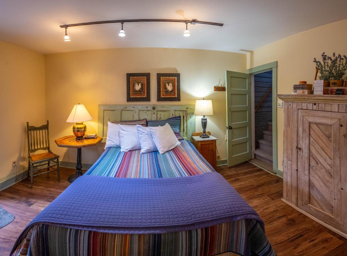 Clementine'S Guest House & Vacation Rentals Асторія Екстер'єр фото