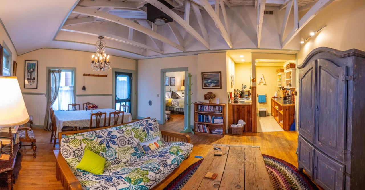 Clementine'S Guest House & Vacation Rentals Асторія Екстер'єр фото