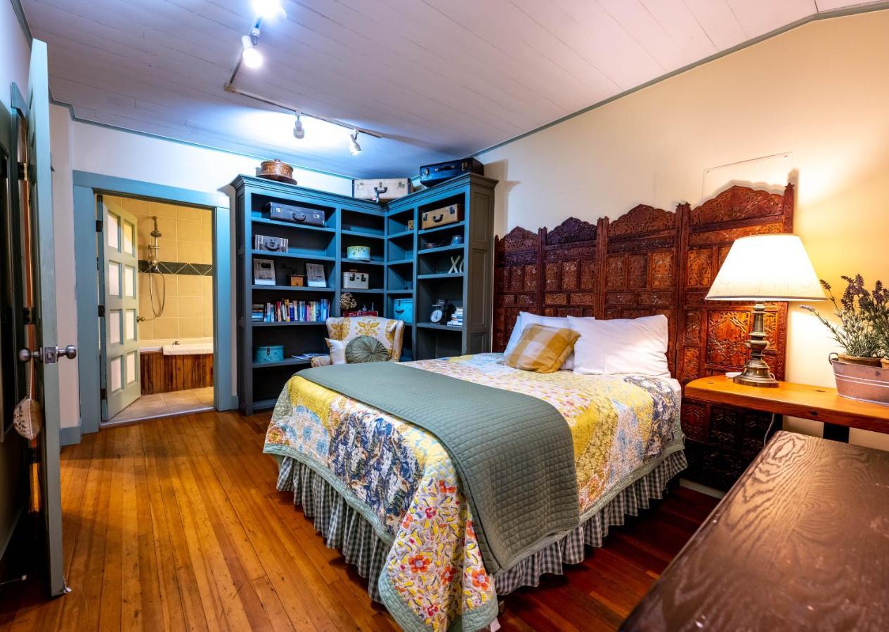 Clementine'S Guest House & Vacation Rentals Асторія Екстер'єр фото
