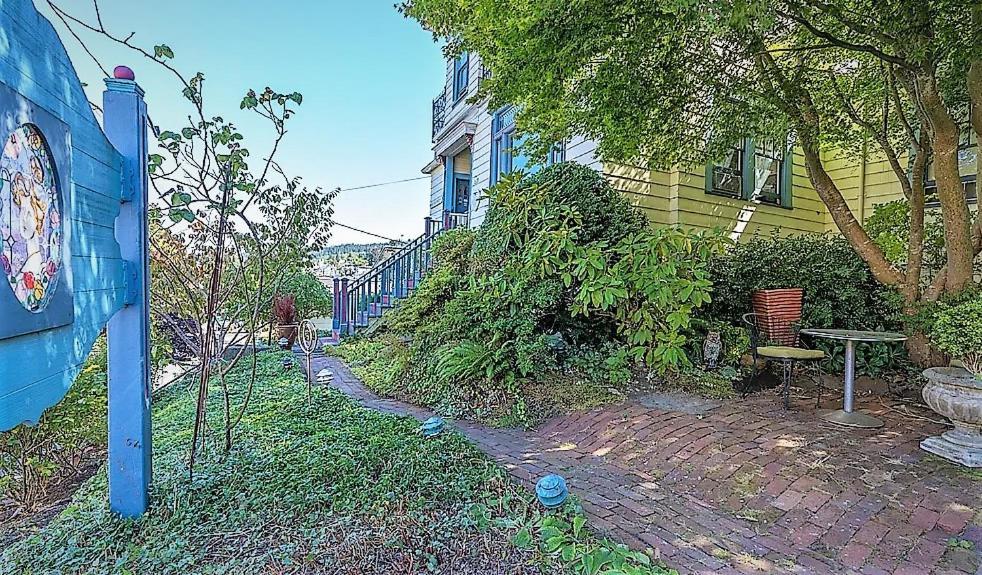 Clementine'S Guest House & Vacation Rentals Асторія Екстер'єр фото