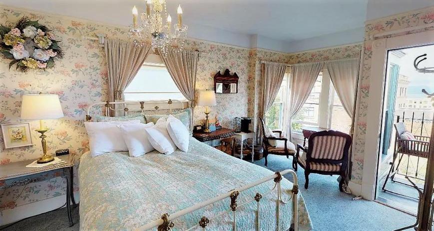 Clementine'S Guest House & Vacation Rentals Асторія Екстер'єр фото
